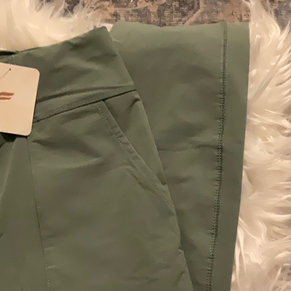 Fabletics Green Cargo Pants Durable Utility Design - Picture 6 of 9